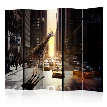 Διαχωριστικό με 5 τμήματα - Giraffe in the Big City II [Room Dividers]
