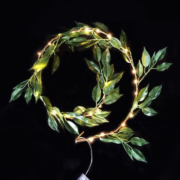 LED λαμπάκια Wreath with green leaves